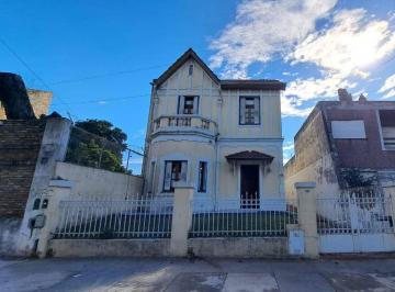 Casa · 670m² · 5 Ambientes · 2 Cocheras · Venta Casa Estilo Ingles 5 Amb Pileta Parque