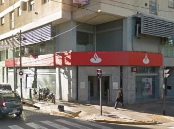Local comercial · 567m² · Amplio Local a La Venta en Esquina en Olivos