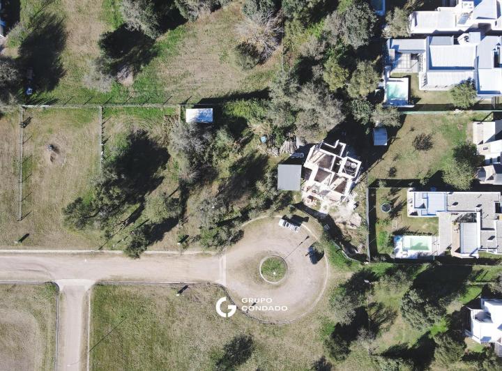 Terreno · 715m²