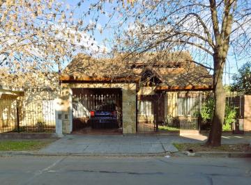 Casa · 407m² · 5 Ambientes · 1 Cochera · Venta Casa en Monte Grande con Galeria y Parque Muy Amplios