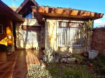 Casa · 407m² · 5 Ambientes · 1 Cochera · Venta Casa en Monte Grande con Galeria y Parque Muy Amplios