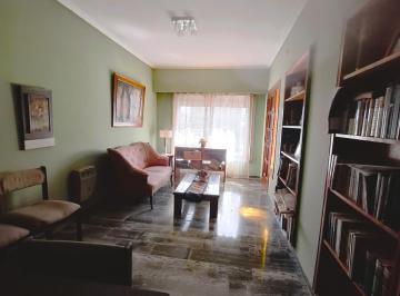 Casa · 407m² · 5 Ambientes · 1 Cochera · Venta Casa en Monte Grande con Galeria y Parque Muy Amplios