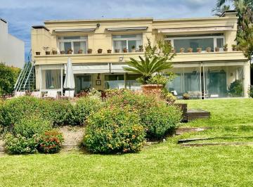 Casa · 391m² · 7 Ambientes · 6 Cocheras · Casa en Venta en Santa Barbara Al Lago Central con 6 Dorm.