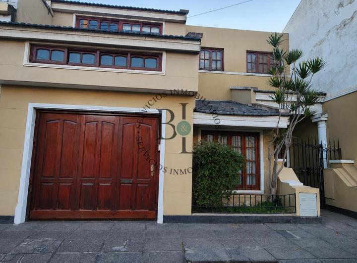 Casa · 237m² · 6 Ambientes · 1 Cochera