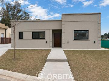 Casa · 130m² · 4 Ambientes · 2 Cocheras · Casa en Venta en Santa Sofía, Pilar del Este