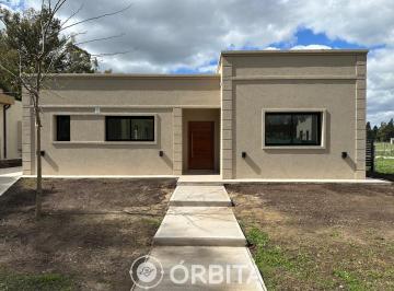 Casa · 130m² · 4 Ambientes · 2 Cocheras · Casa en Venta en Santa Sofía, Pilar del Este