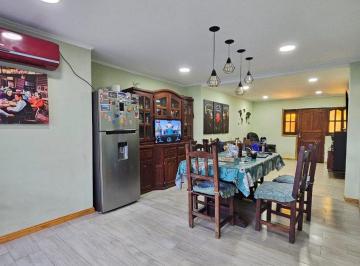 Casa · 250m² · 6 Ambientes · Venta Casa en Santo Tome