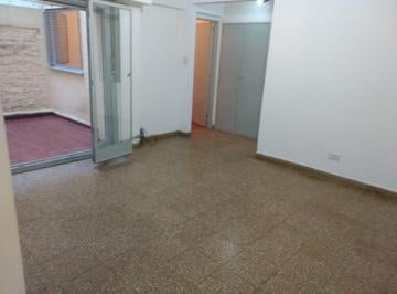 Departamento de 2 ambientes, Villa Urquiza · 2 Ambientes con Patio, Primer Piso por Escalera, Bajas Expensas