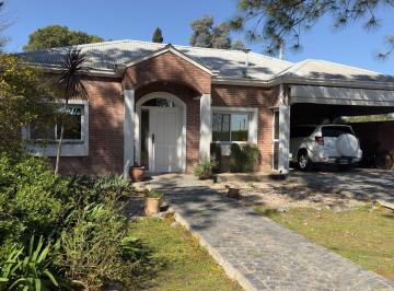 Casa · 144m² · 4 Ambientes · 6 Cocheras · Casa en Venta - Fincas de Maschwitz - Apto Crédito - 4 Amb - Pileta.