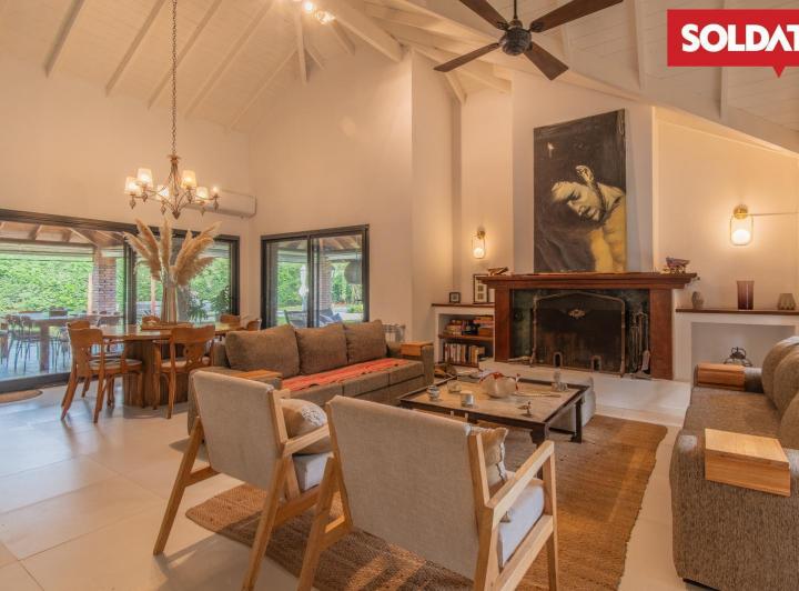 Casa · 225m² · 6 Ambientes
