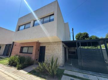 Casa · 125m² · 4 Ambientes · 1 Cochera · Dúplex en Alquiler Housing Zona Sur