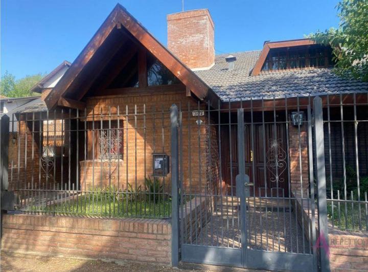 Casa · 300m² · 3 Dormitorios · 3 Cocheras