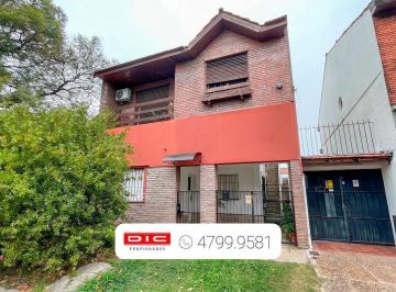 Casa · 111m² · 6 Ambientes · Casa 4 Dorm. Venta - Olivos - Uzal/panamericana