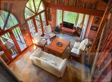 Casa · 420m² · 8 Ambientes · 2 Cocheras · Casa Chalet Tres Plantas en Carilo Excelente Ubicación en Alquiler Fiestas y Verano 2026 - 27