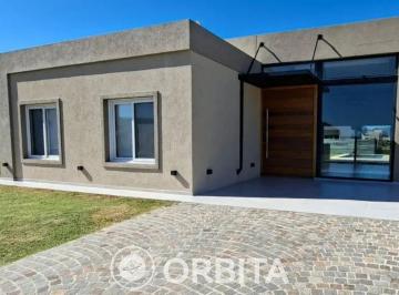 Casa · 123m² · 4 Ambientes · 1 Cochera · Casa en Venta en Barrio San Felipe, Canning, Ezeiza