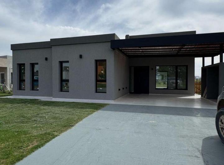 Casa · 175m² · 4 Ambientes · 2 Cocheras