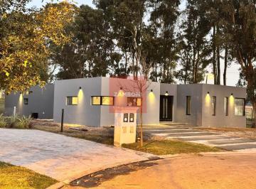 Casa · 160m² · 4 Ambientes · Barrio Cerrado