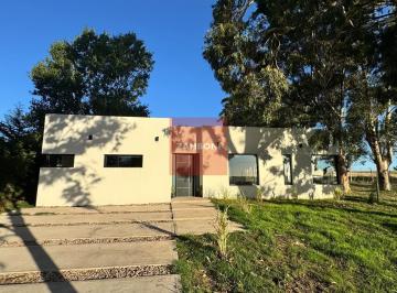 Casa · 160m² · 4 Ambientes · Barrio Cerrado