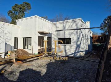 Casa · 228m² · 5 Ambientes · 4 Cocheras · Venta Casa 4 Hab en San Matías, Lote Interno. Escobar