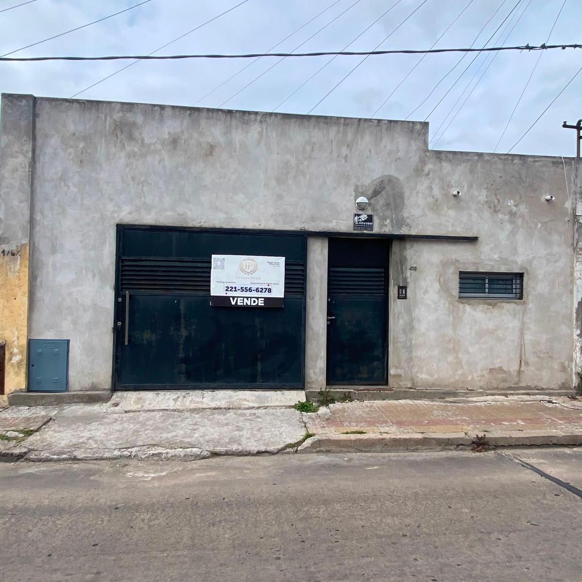 Casa en venta ubicada en La Plata calle 76 entre 4 y 5 num 476, apto banco