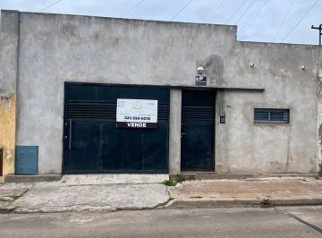 Casa · 117m² · 2 Dormitorios · 1 Cochera · Casa en Venta en La Plata, Apto Banco