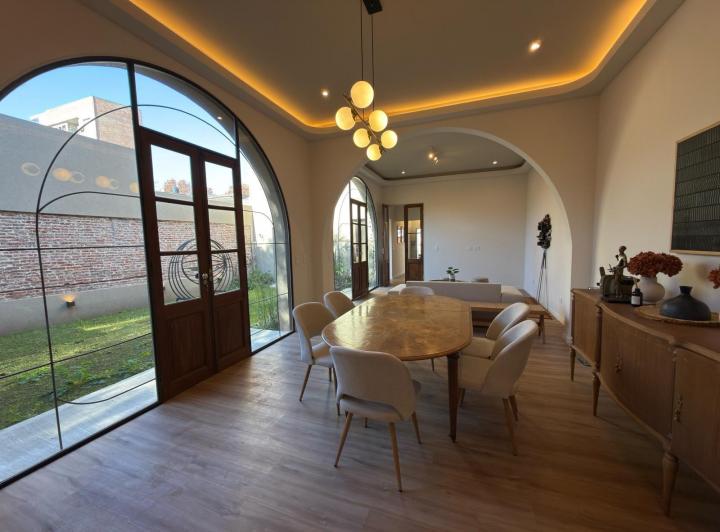 Casa · 204m² · 5 Ambientes · 1 Cochera