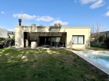 Casa · 155m² · 4 Ambientes · 2 Cocheras · Casa en Alquiler Barrio Santa Juana Canning