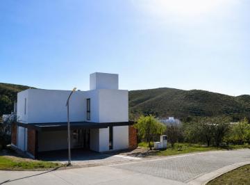 Casa · 141m² · 3 Dormitorios · 2 Cocheras · Colinas de La Deseada Moderna Casa a Estrenar de Primera Calidad 3 Dorm.