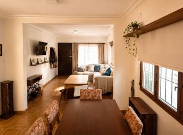 PH · 69m² · 3 Ambientes · PH 3 Amb con Jardín, Patio y Lavadero Las Avs