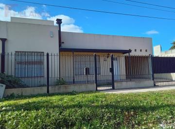 Casa · Casa 3 Ambientes en Alquiler en Lujan, Barrio San Bernardo