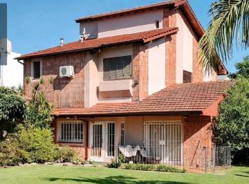 Casa · 268m² · 7 Ambientes · 2 Cocheras · Chalet en Dos Plantas Impecable Estado