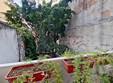 Departamento · 56m² · 2 Ambientes · Departamento Apto Prof Reciclado con Balcon Venta