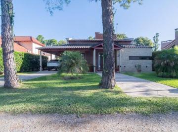 Casa · 118m² · 4 Ambientes · 1 Cochera · Se Vende Casa Moderna en Country El Pinar