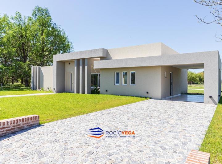 Casa · 215m² · 5 Ambientes · 3 Cocheras
