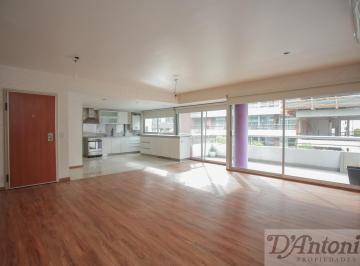 Departamento · 107m² · 4 Ambientes · 1 Cochera · Piso Exclusivo en Caballito: 4 Ambientes, Suite, Cochera S. U. m. con Parrilla y Gran Balcón