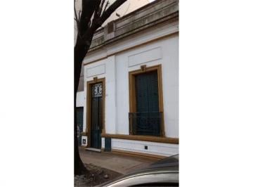 Casa · 80m² · 3 Ambientes · 1 Cochera · Casa Cochera 3 Amb Patio Terraza Libre Exelente Ubicacion