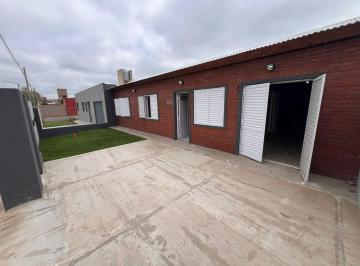 Casa · 84m² · 4 Ambientes · Amplia Casa con Jardin