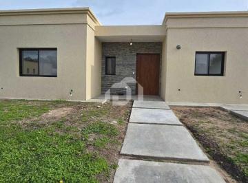 Casa · 135m² · 4 Ambientes · 2 Cocheras · Casa en Venta en Santa Elisa, Pilar del Este, Pilar