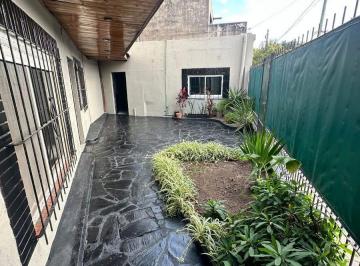 PH · 119m² · 3 Ambientes · 1 Cochera · Venta Villa Luzuriaga PH 3 Amb + Cochera + Local