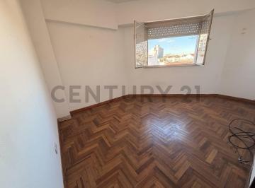 PH · 50m² · 1 Ambiente · Venta PH 2 Ambientes Villa Devoto a Reciclar con Balcón y Terraza Privada