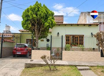 Casa · 150m² · 3 Ambientes · 1 Cochera · Casa Venta Tres Cerritos 2 Dorm.