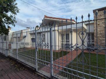 Casa de 6 ambientes, Córdoba · Venta | Casa + 2 Departamentos | B° Bajo Palermo