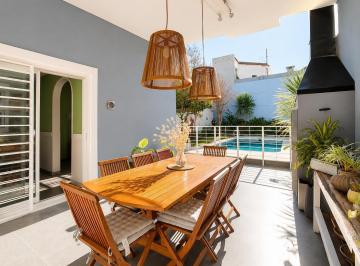 Casa · 240m² · 5 Ambientes · Casa en Venta 5 Ambientes con Jardin y Piscina - Devoto