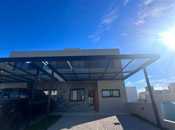 Casa · 120m² · 3 Ambientes · 2 Cocheras · Se Alquila Duplex en Docta 2 Dorm.