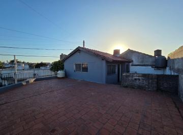 Casa · 140m² · 3 Ambientes · 1 Cochera · Venta Casa 3 Ambientes con Cochera Bernal Oeste