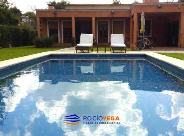 Casa · 110m² · 3 Ambientes · 1 Cochera · Casa a La Venta en Barrio La Hosteria, Lujan