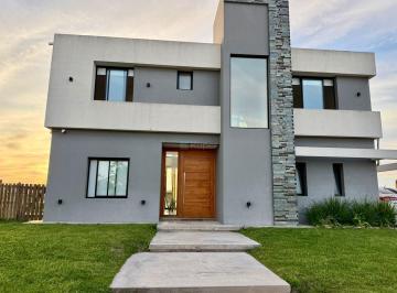 Casa · 180m² · 5 Ambientes · 2 Cocheras · Casa en Alq. Temporario en San Sebastian, Escobar, G. B. a. Zona Norte