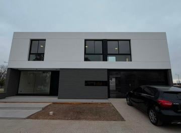Casa de 5 ambientes, Córdoba · Venta Casa a Estrenar Tres Dorm. en Barrio Cerrado Campo Chico Zona Sur