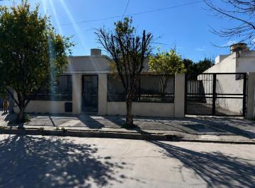 Casa · 97m² · 4 Ambientes · 4 Cocheras · Casa Venta Barrio Camara 2 Dorm.