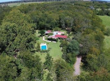 Casa · 300m² · 4 Ambientes · 2 Cocheras · Chacra de Estilo Campestre en Estancia San Pablo